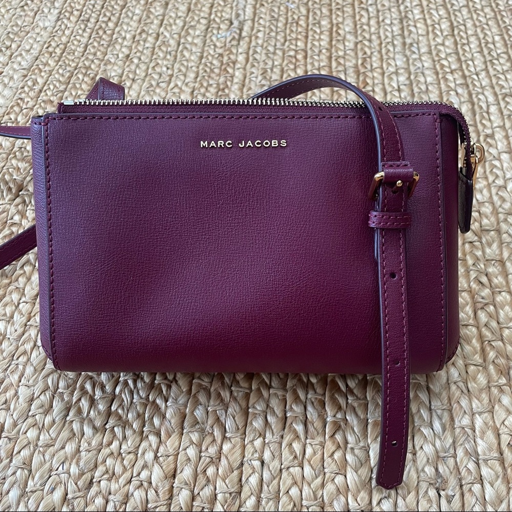 MARC JACOBS Commuter Crossbody Bag in Dark Red